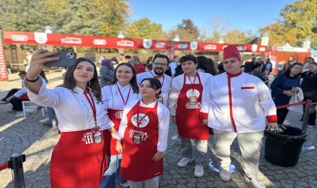 Edirne&#039;de liseli şefler, en lezzetli &#039;ciğer sarma&#039;yı yapmak için yarıştı