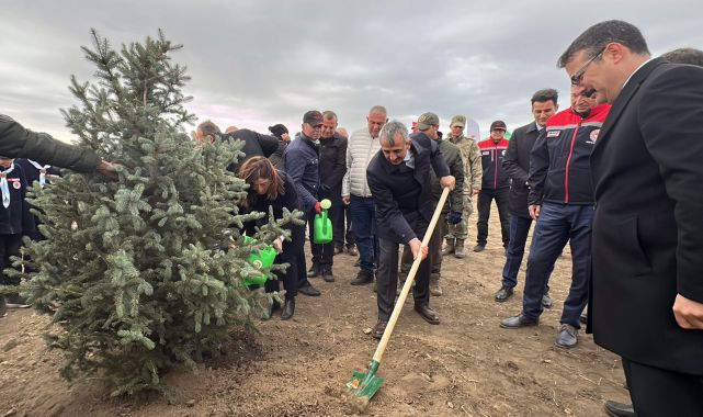 Edirne'de Milli Ağaçlandırma Günü'nde 2 bin fidan toprakla buluştu