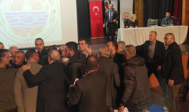Gemlik Belediye Meclisi'nde 'pankart' gerginliği