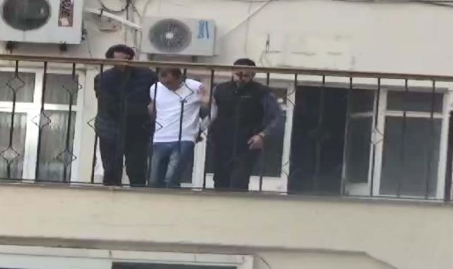Husumetlisine kurşun yağdırıp, kabzayla başına vurarak öldüren zanlı tutuklandı; olay anı kamerada