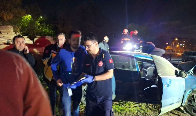 İzmit'te alkollü sürücünün kullandığı otomobil, park halindeki karavana çarptı