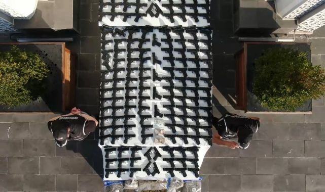 Kocaeli'de 2 otomobil ve 1 tankerde 248 tabanca ile 8 kilo uyuşturucu ele geçirildi