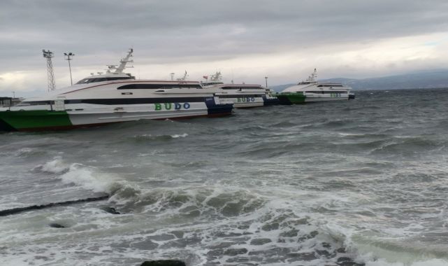 Marmara'da fırtına; İDO, BUDO, GESTAŞ ve Marmara Ro-Ro seferleri iptal