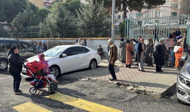 &#039;Tapulu arazim&#039; deyip sokağı tel örgüyle kapattı