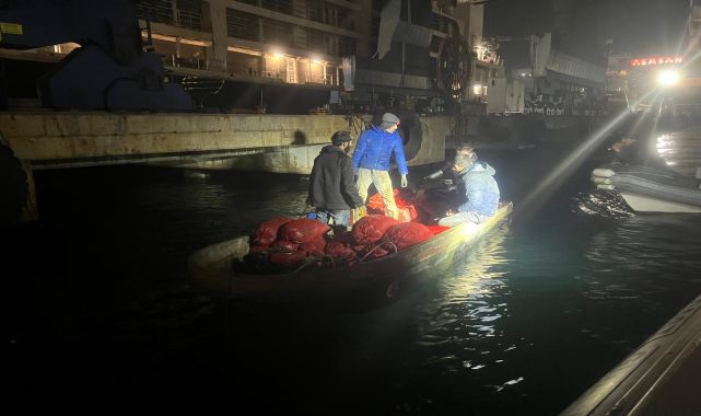 Yalova'da, izinsiz avlanan 20 ton midye denize döküldü