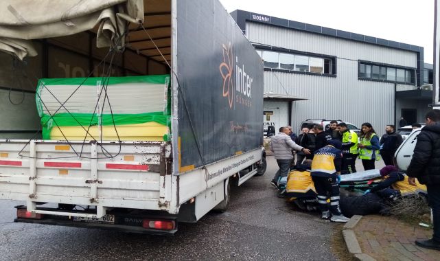 Yolun karşısına geçerken kamyonetin çarptığı yaya yaralandı