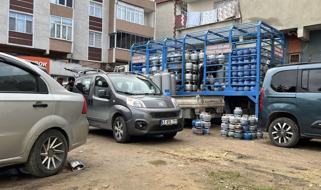 13 kişinin yaralandığı doğal gaz kaynaklı patlama güvenlik kamerasında