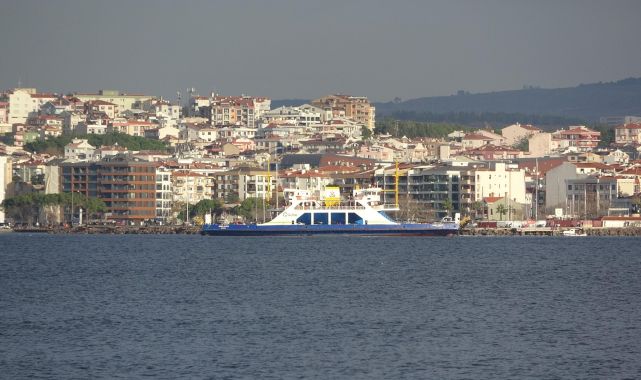 Bozcaada ve Gökçeada feribot seferlerine 'fırtına' engeli