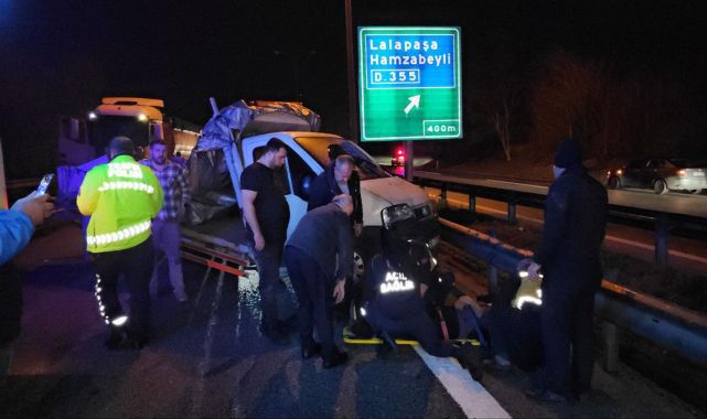 Edirne'de hafriyat kamyonu ile kamyonet çarpıştı: 2 yaralı