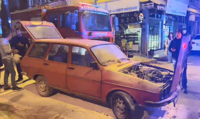 Erdek'te park halindeki otomobilde çıkan yangın söndürüldü