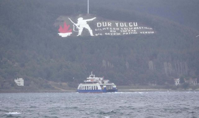 Gökçeada ve Bozcaada’ya feribot seferlerine fırtına engeli