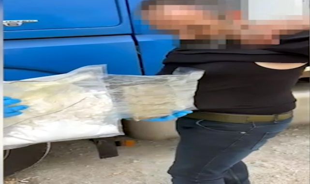 TIR şoförü beline sardığı uyuşturucuyla yakalandı