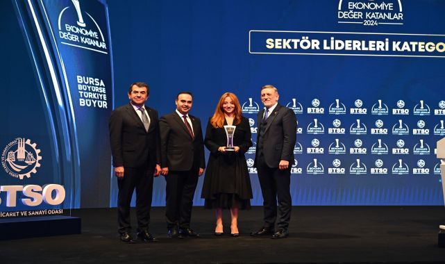 Uludağ elektrik 2024 yılını sektör lideri ödülüyle kapattı