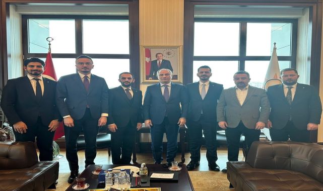 AK Parti Bursa Gençlik Kolları Başkanı'na, Efkan Ala'dan ziyaret