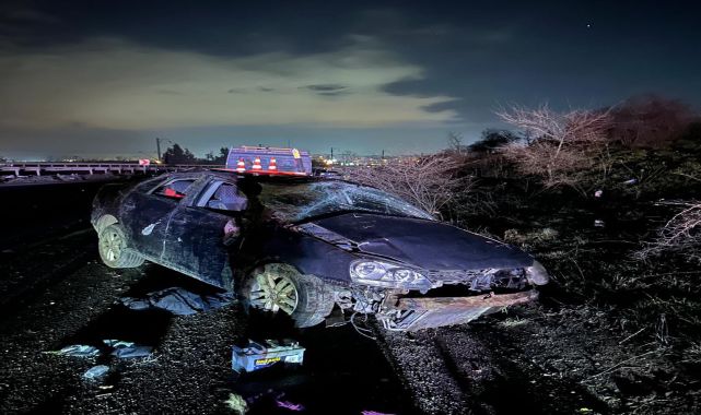 Bariyere çarpan otomobilde Rüya öldü, anne ile babası yaralı