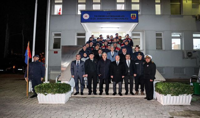 Bursa Valisi Ayyıldız, yılbaşı gecesi görev yapan personeli ziyaret etti
