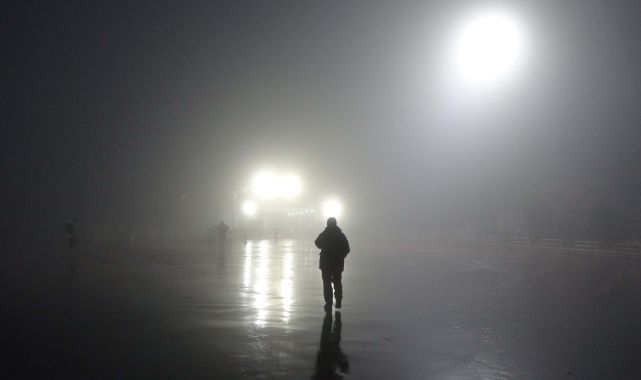 Çanakkale Boğazı'nda gemi trafiği, sis nedeniyle askıya alındı