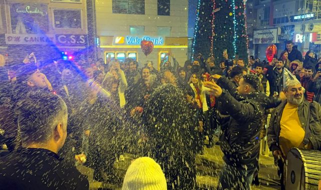 Çorlu’da Atatürk Meydanı’nda Yeni Yıl Coşkusu