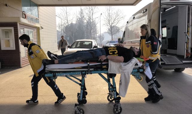 İnegöl'de otomobille çarpışan motosiklet sürücüsü yaralandı