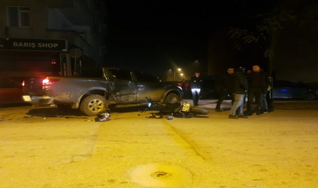 Kamyonetle çarpışan motosikletin sürücüsü yaralandı