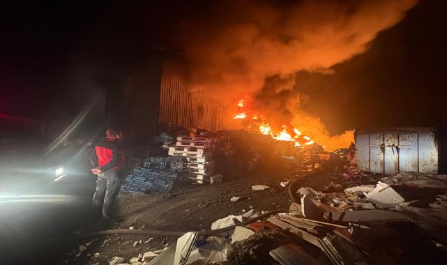 Kırklareli'de geri dönüşüm desisi yangında hasar gördü