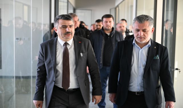 Yıldırım Belediye Başkanı Yılmaz, Gençlik ve Spor Merkezi’ndeki çalışmaları inceledi