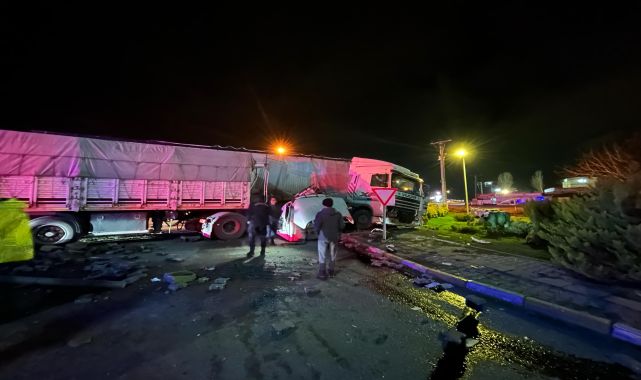 Bursa'da 2 TIR çarpıştı; sürücüler yaralandı