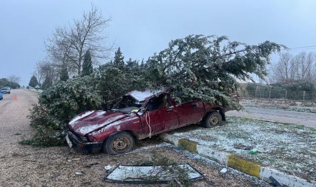 Çaldığı kamyonetle kaza yapıp, başka bir aracı daha çalıp kaçtı
