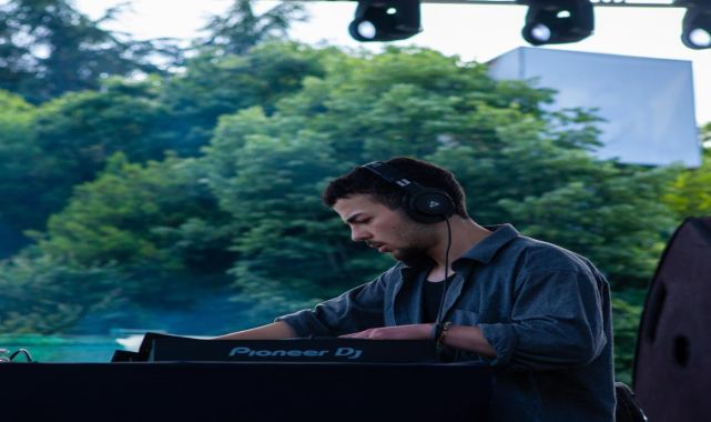 Devrilen motosikletiyle 200 metre sürüklenen alkollü DJ kurtarılamadı