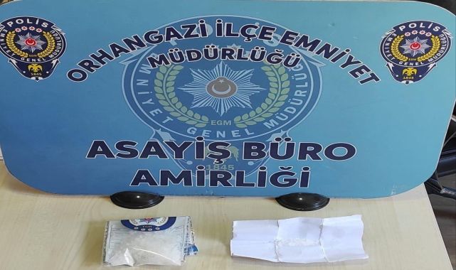 Dur ihtarına uymayan şüphelinin otomobilinde uyuşturucu madde ele geçirildi