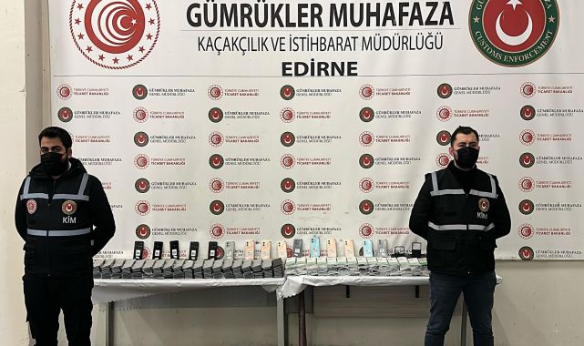 Kapıkule'de, TIR'da 850 cep telefonu ele geçirildi