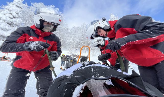 Kartepe&#039;de JAK timinden karda nefes kesen tatbikat