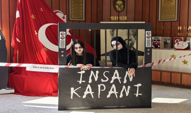 Teknoloji bağımlılığına 'canlı' sergiyle dikkat çektiler