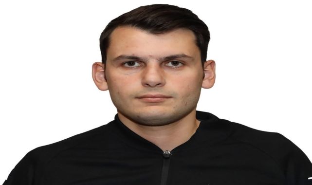U-17 futbolcusu, maçta kendisine kırmızı kart gösteren hakemi bıçakladı