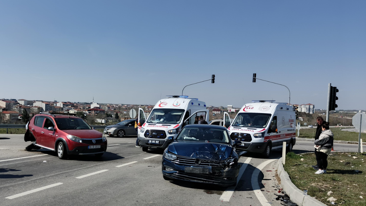 Yine kavşak yine kaza! 5 yaralı