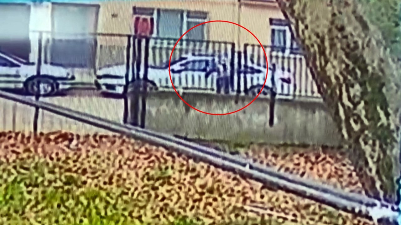 Anahtarını buldukları otomobili çalan 2 şüpheli yakalandı