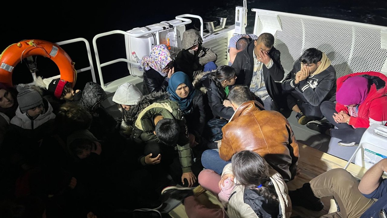 Ayvacık açıklarında 11'i çocuk 23 kaçak göçmen yakalandı