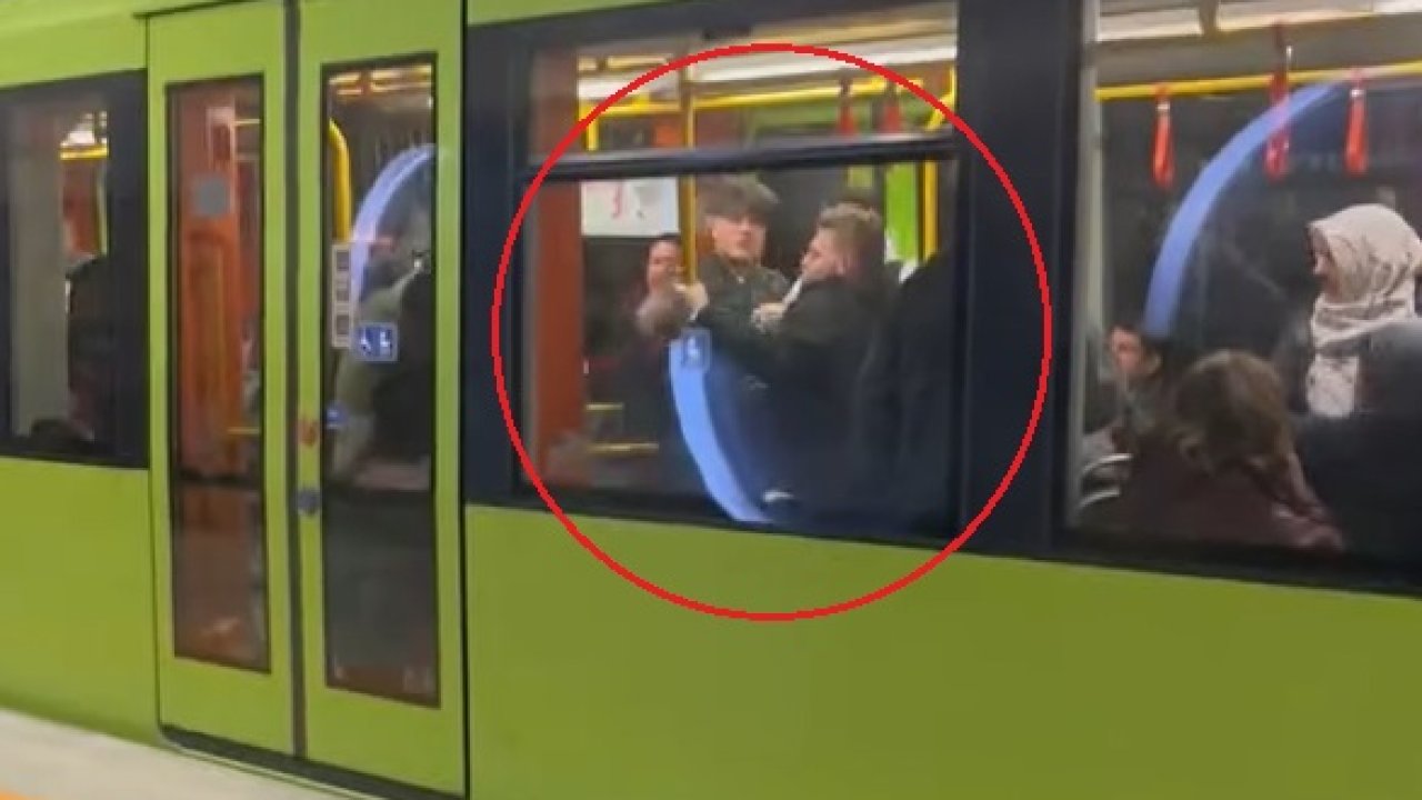 Başka bir yolcuya hakaret ettiği iddia edilen kişiyi, durakta metrodan attılar