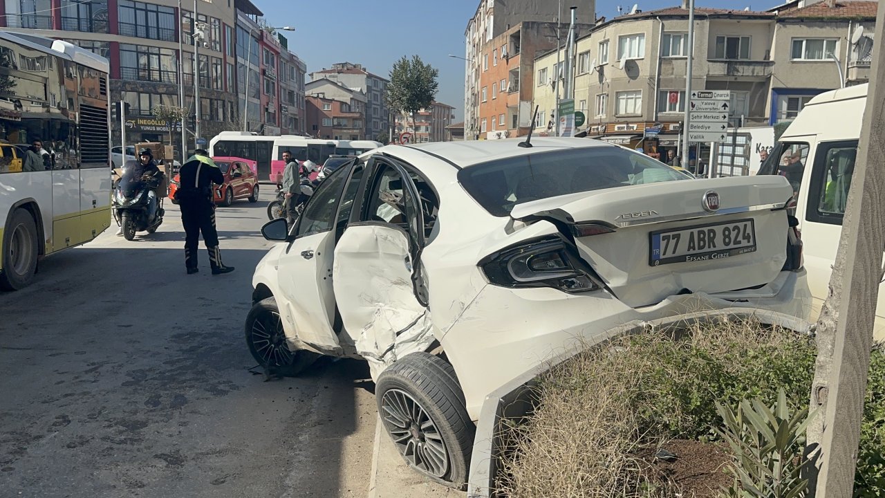 Beton mikseri ile otomobil çarpıştı 1 yaralı