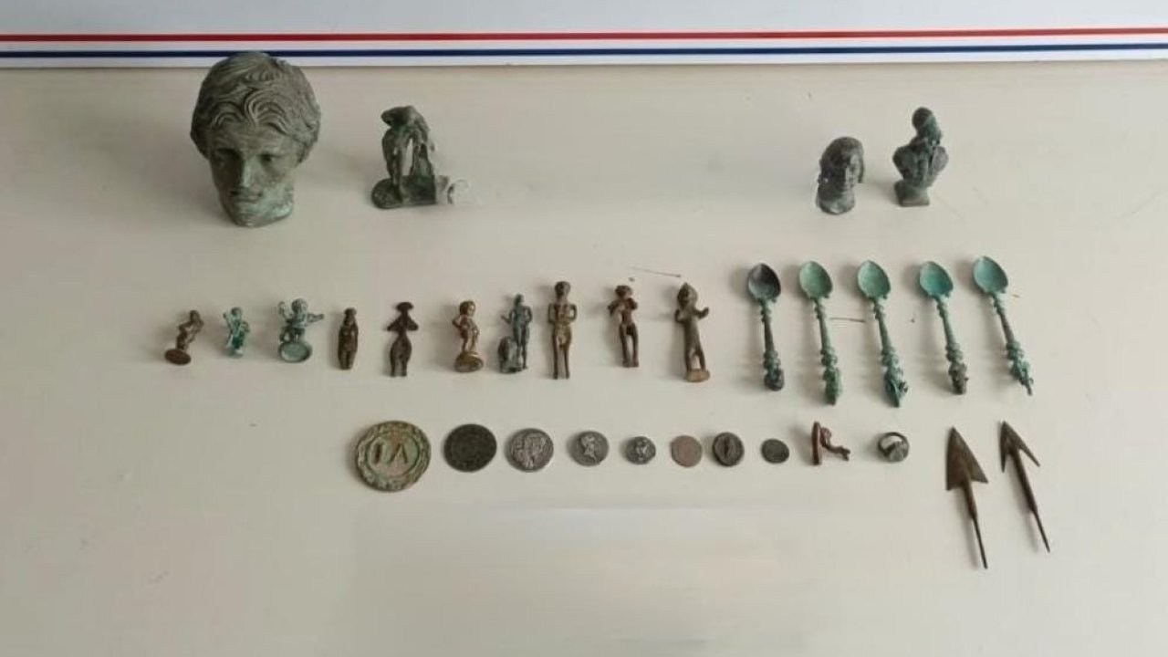 Bursa'da silahlı tehdit şüphelisinin evinde tarihi eser ele geçirildi