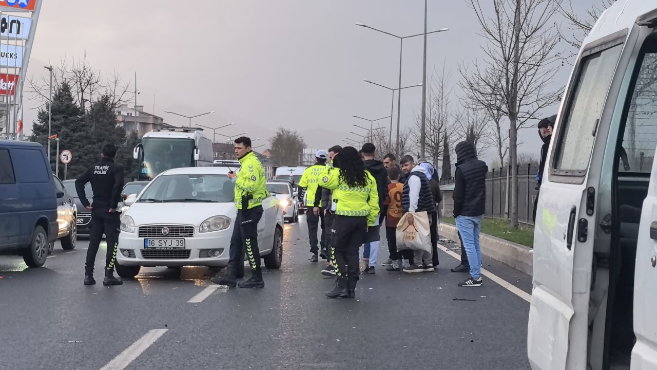 Bursa&#039;da zincirleme trafik kazası: 4 yaralı