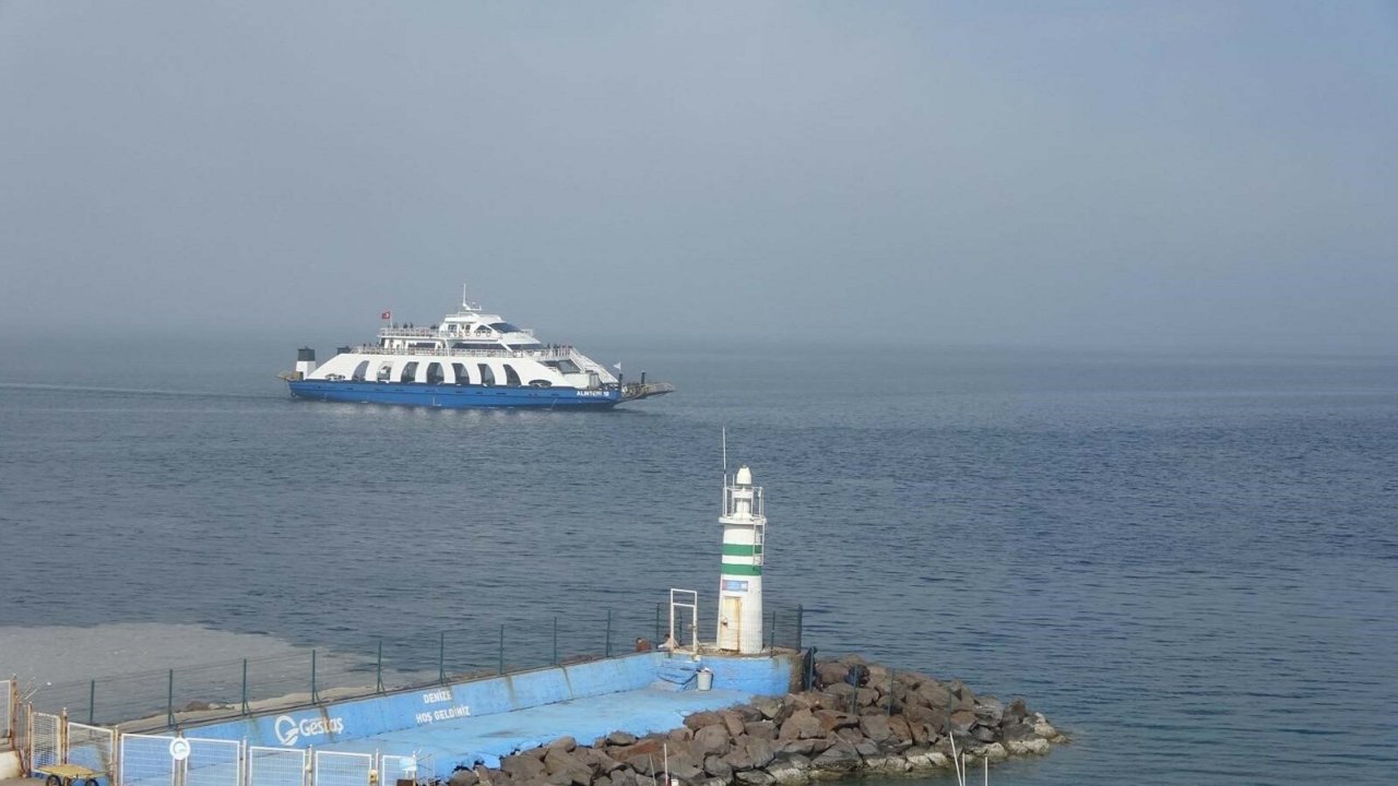 Çanakkale Boğazı'nda gemi trafiği, sis nedeniyle askıya alındı