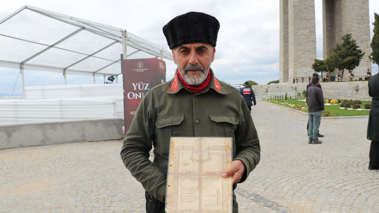 Çanakkale Deniz Zaferi'nin 110'uncu yılı kutlamaları; altın madalyalı bayrak göndere çekildi