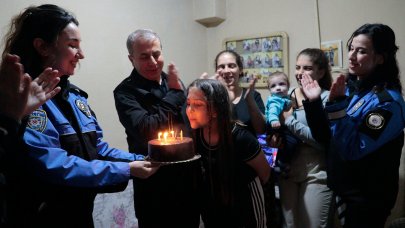 Çanakkale'de emniyet müdüründen Şennur'a doğum günü sürprizi