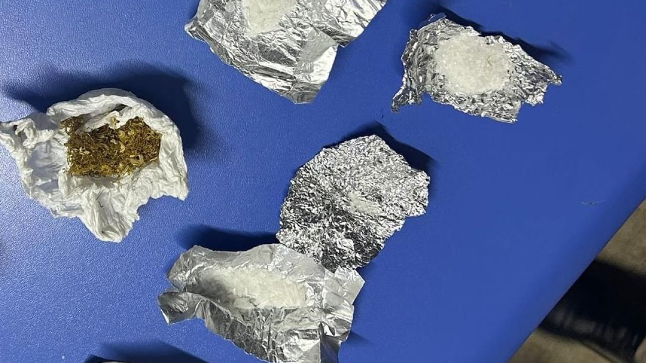 Cezaevi firarisi 2 hükümlü takside uyuşturucu madde ile yakalandı