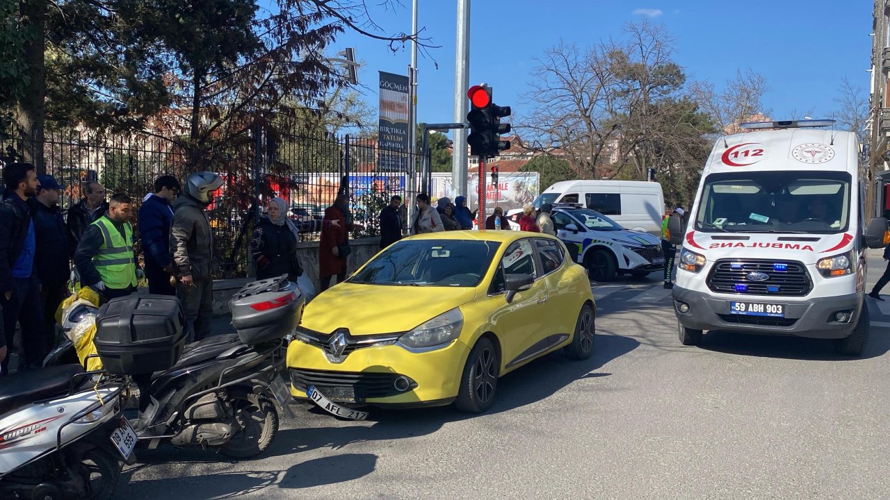 Ters istikamete dönüş yapan otomobil motosiklete çarptı!