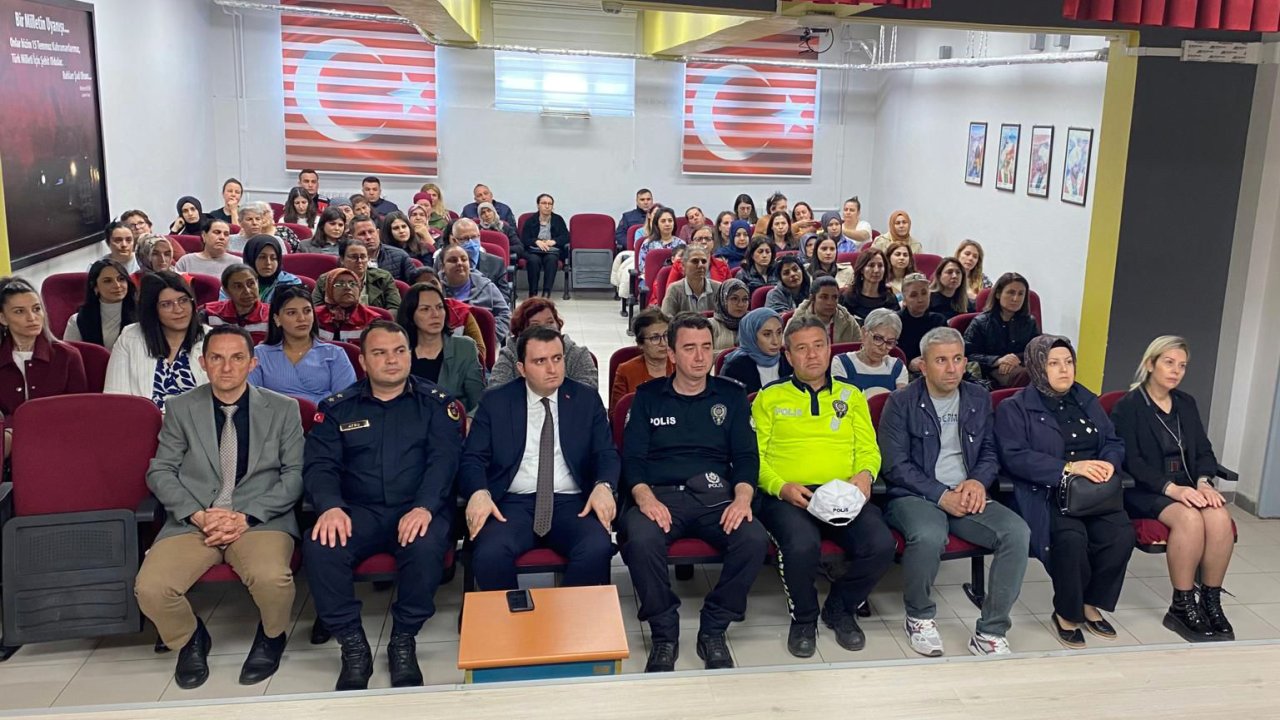 Edirne'de kadınlar KADES hakkında bilgilendirildi