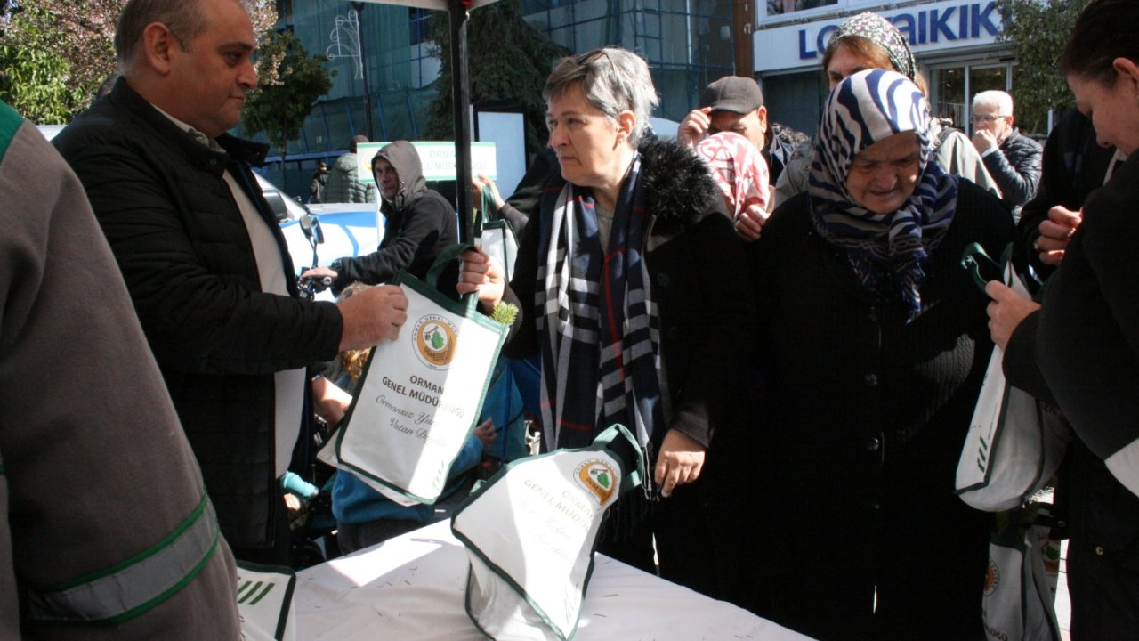 Edirne'de Orman Haftası'nda vatandaşlara 2 bin fidan dağıtıldı