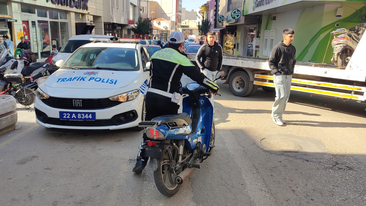 Edirne’de plakasız 2 motosikletin sürücüsüne 66 bin lira ceza