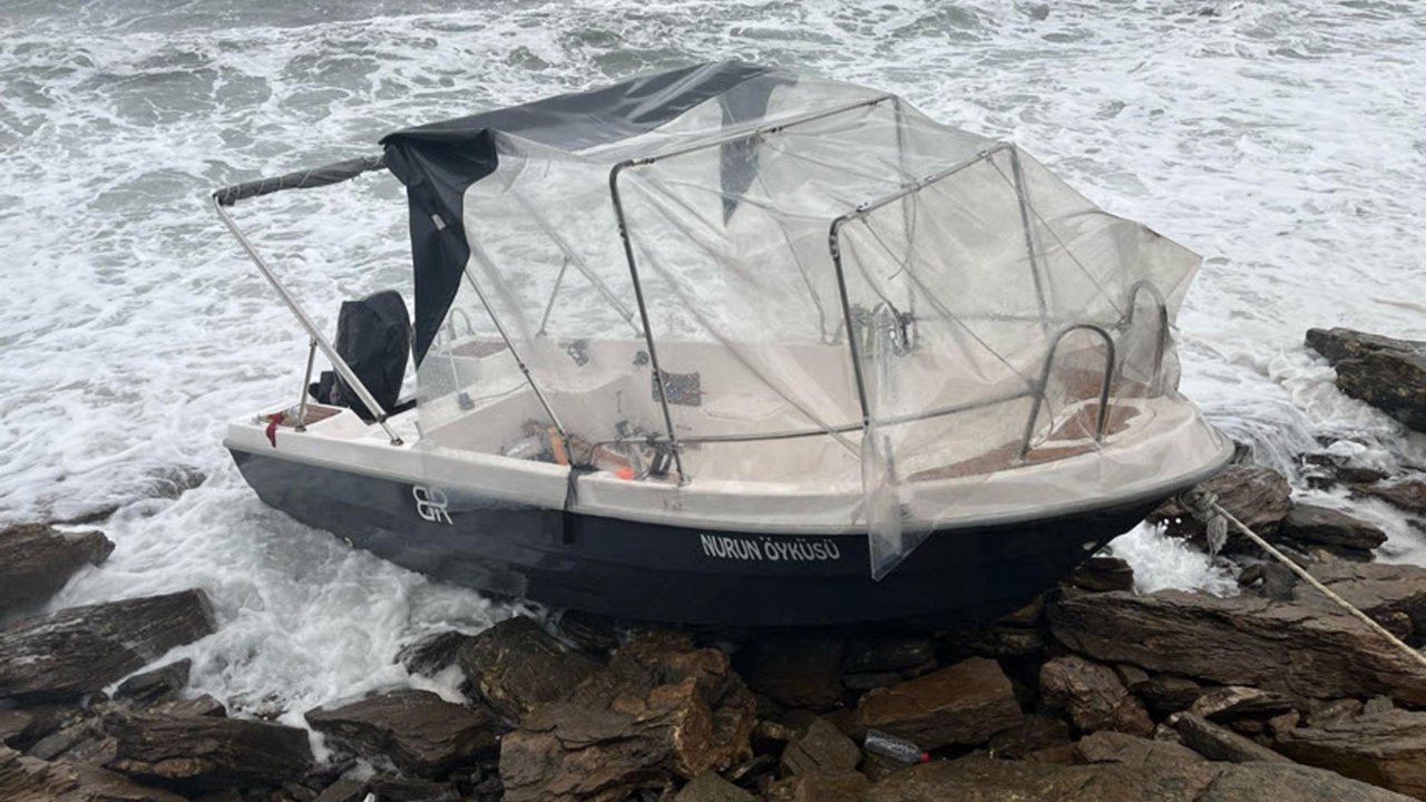 Fırtına nedeniyle Balıkesir'de kaybolan tekne Çanakkale'de bulundu